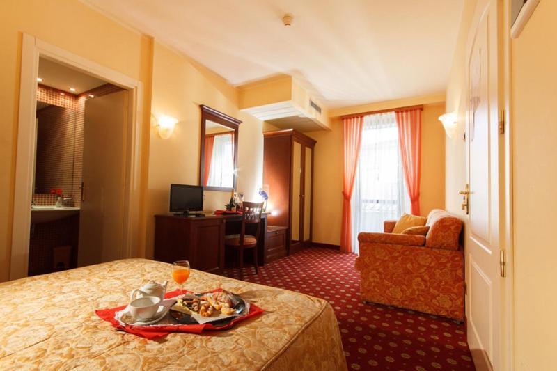 Hotel Mistrello Di Savoia Borgo Val di Taro Extérieur photo